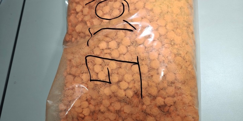 HZA-BI: Bielefelder Zoll zieht zwei Kilogramm Ecstasy aus dem Verkehr/Drogenschmuggler in Minibus bei Gütersloh erwischt - Foto: presseportal.de