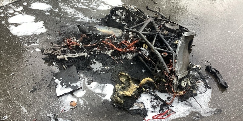 FW-M: Brennendes Motorrad auf der Autobahn (Forstenried) - Foto: presseportal.de