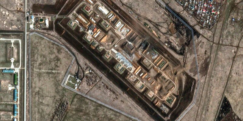 Die Region Saratow war schon in der Vergangenheit wegen des Luftwaffenstützpunktes mehrfach Ziel ukrainischer Angriffe. (Archivbild) - Foto: Uncredited/Maxar Technologies/AP/dpa