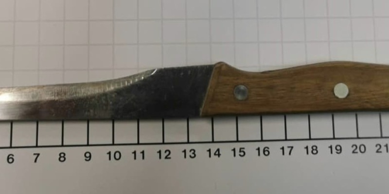 BPOL NRW: Mann greift Ladendetektiv an und führt ein Messer mit - Bundespolizei stellt Angreifer - Foto: presseportal.de