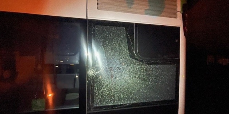 POL-PDKL: Unbekannte beschädigen Seitenscheibe eines Busses - Foto: presseportal.de