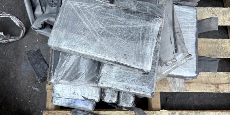 ZOLL-E: Staatsanwaltschaft Duisburg und Zollfahndung Essen - eine halbe Tonne Kokain im Duisburger Hafen sichergestellt - Foto: presseportal.de
