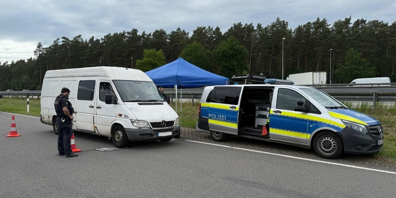 POL-RZ: Polizei kontrolliert auf der A24 - Zahlreiche Ordnungswidrigkeiten und Straftaten festgestellt - Foto: presseportal.de