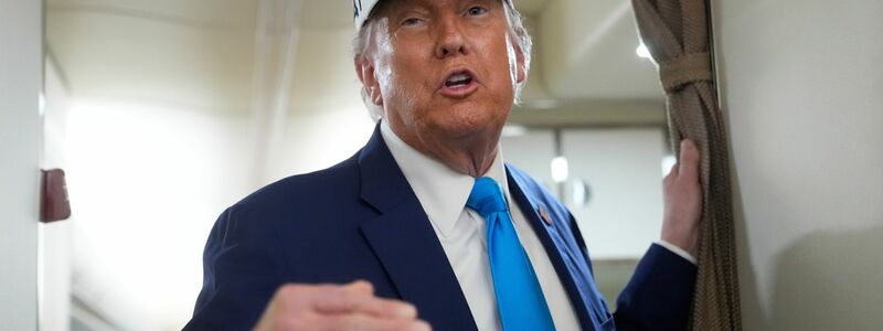 Trump hatte auf einem Flug über die Lieferung seltener Erden aus China gesprochen.  - Foto: Manuel Balce Ceneta/AP/dpa