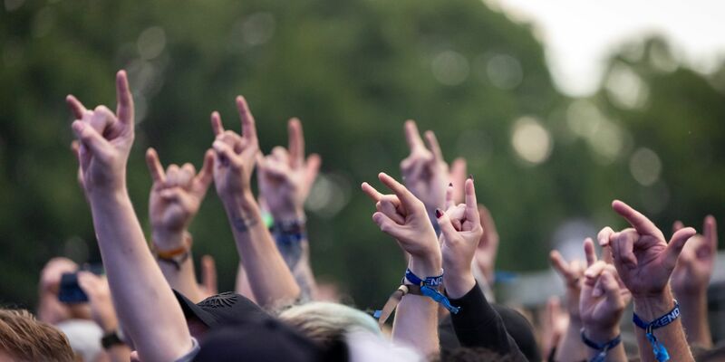 Die Rettungskräfte haben in diesem Jahr deutlich mehr Einsätze - eben weil deutlich mehr Menschen auf dem Festival sind.  - Foto: Daniel Karmann/dpa