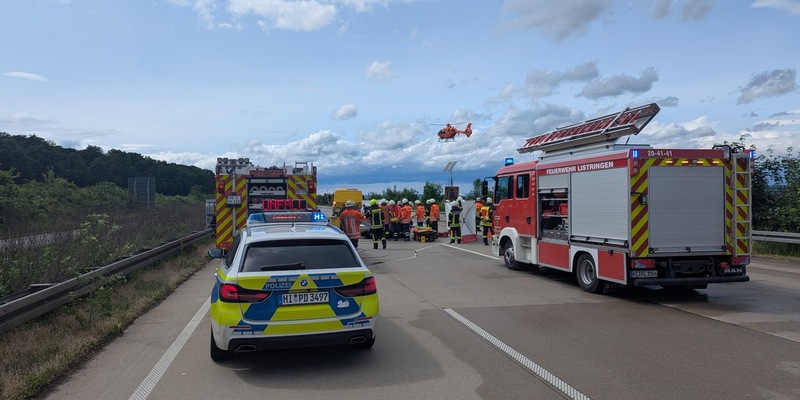 POL-HI: Verkehrsunfall mit drei beteiligten Fahrzeugen und einer leicht und schwer verletzten Person - Foto: presseportal.de