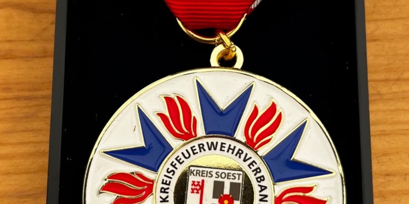 FW Kreis Soest: Delegiertenversammlung des Kreisfeuerwehrverbandes in Rüthen- höchste Auszeichnung für 2 Feuerwehrangehörige - Foto: presseportal.de