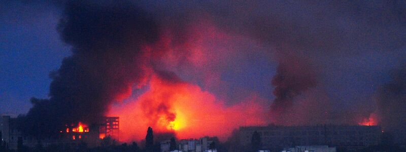 Auch Charkiw wird immer wieder das Ziel russischer Drohnenangriffe. - Foto: Anatolii Lysianskyi/AP/dpa