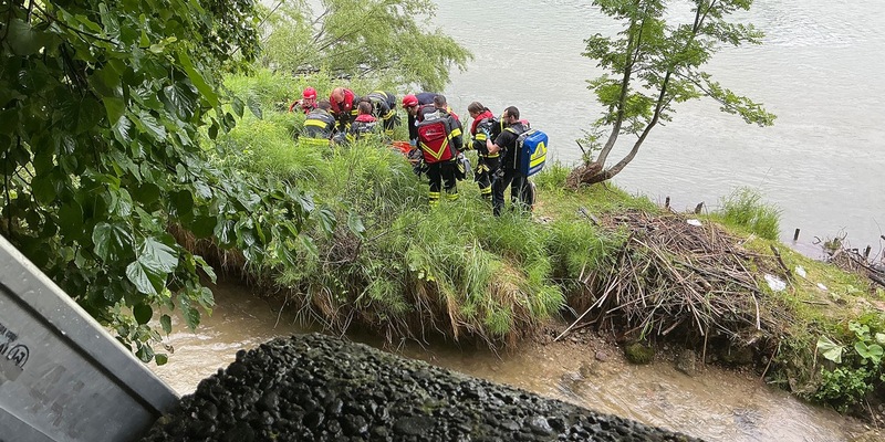 FW-M: Frau aus Isar gerettet (AU) - Foto: presseportal.de
