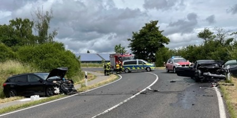POL-DN: Kurvenfahrt endet im Gegenverkehr: alkoholisierter Fahrzeugführer verursacht Unfall mit zwei Leichtverletzten - Foto: presseportal.de