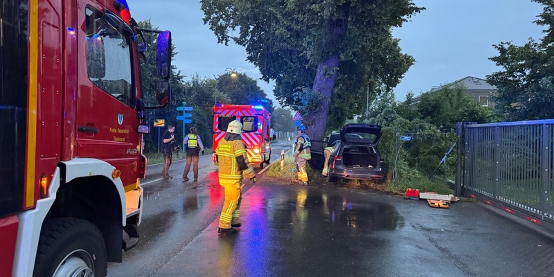 FW Tönisvorst: Fahrer verstirbt nach Verkehrsunfall am Ortausgang von Tönisvorst-Vorst - Foto: presseportal.de