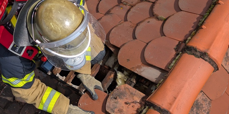 FW Stuttgart: Dehnfugenbrand führt zu langwierige Löscharbeiten - Foto: presseportal.de