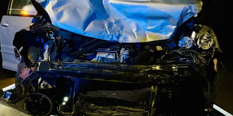 POL-DU: Neumühl: PKW kollidiert frontal mit LKW - Zwei Verletzte - Foto: presseportal.de