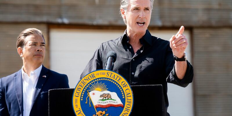 Kaliforniens Gouverneur Gavin Newsom hält das Vorgehen der Trump-Regierung für illegal. (rechtswidrig) - Foto: Noah Berger/AP/dpa