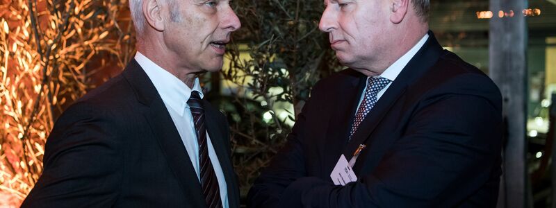 Jens Hanefeld (rechts) wird neuer deutscher Botschafter in den USA - Foto: Bernd von Jutrczenka/dpa
