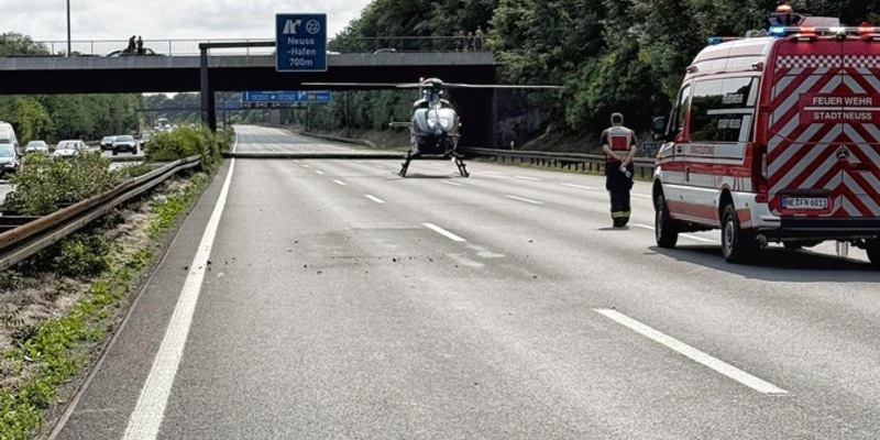 FW-NE: Verkehrsunfall auf der A57 | Eine Person aus PKW befreit - Foto: presseportal.de