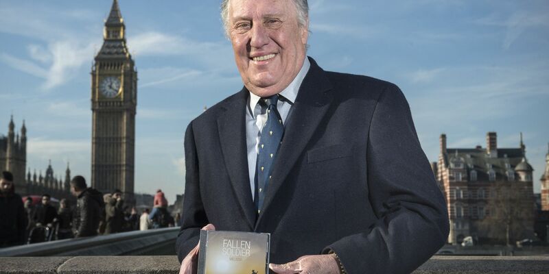 Forsyth arbeitete lange als Journalist im Ausland. (Archivbild) - Foto: Anthony Devlin/PA Wire/dpa