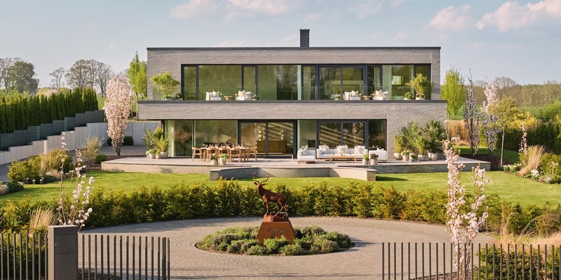 Die neue Soziallotterie Omaze startet mit einer spektakulären Bauhaus-Villa im Wert von 2,5 Millionen Euro und SOS-Kinderdörfer weltweit als erste Partnerorganisation in Deutschland - Foto: presseportal.de