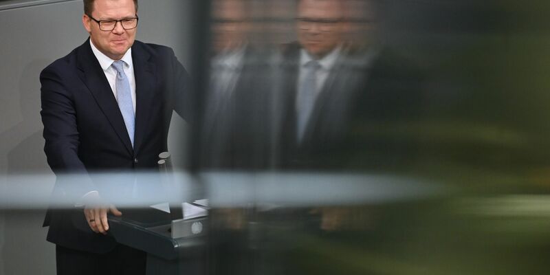 Umweltminister Carsten Schneider spricht sich für einen besseren Schutz der Weltmeere aus. (Archivbild) - Foto: Katharina Kausche/dpa