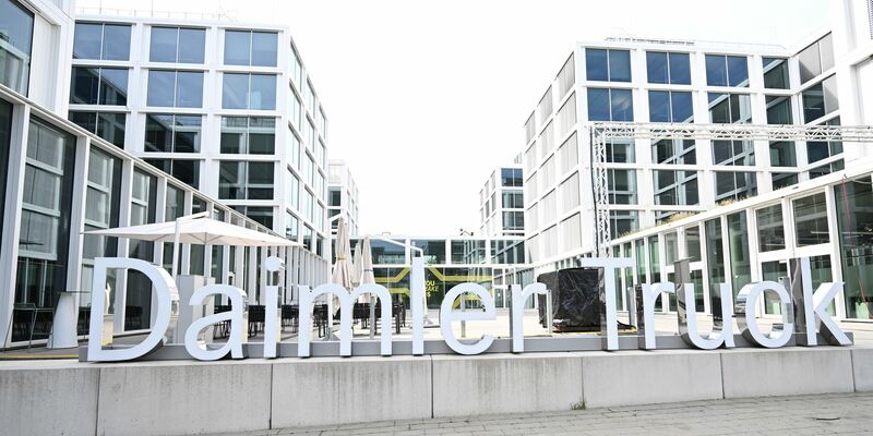 Daimler Truck und Toyota zurren Fusion von Lkw-Töchtern in Asien fest. (Archivbild) - Foto: Bernd Weißbrod/dpa