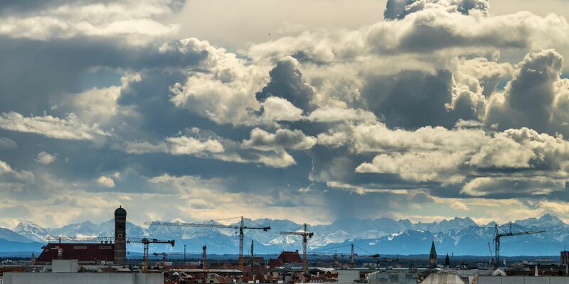 Einem Städteranking zufolge sind München und sein Umland der wirtschaftsstärkste Ballungsraum Deutschlands. Doch der Vorsprung vor Berlin ist nicht mehr groß. (Symbolbild) - Foto: Peter Kneffel/dpa