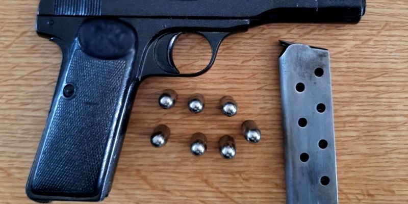 BPOL NRW: Bundespolizei Aachen zieht Fazit zu Kontrollen am Pfingstwochenende: eine geladene Kurzwaffe, Schleusungen, Haftbefehle und zahlreiche Zurückweisungen - Foto: presseportal.de