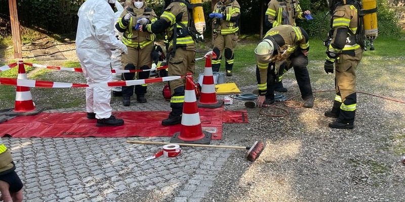 FW Voerde: Feuerwehr Voerde rettete Hund bei Zimmerbrand - Foto: presseportal.de