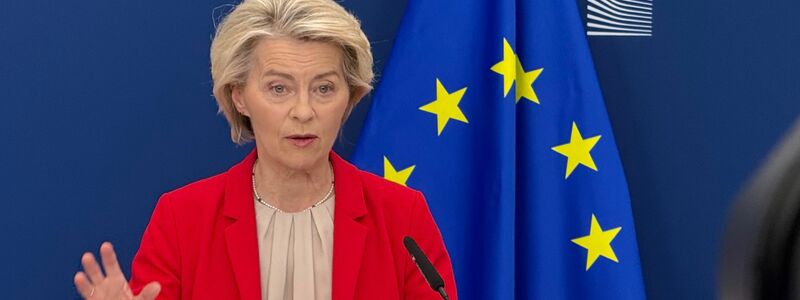 EU-Kommissionspräsidentin Ursula von der Leyen stellt die Vorschläge für ein neues Sanktionspaket gegen Russland vor. - Foto: Helena Dolderer/dpa