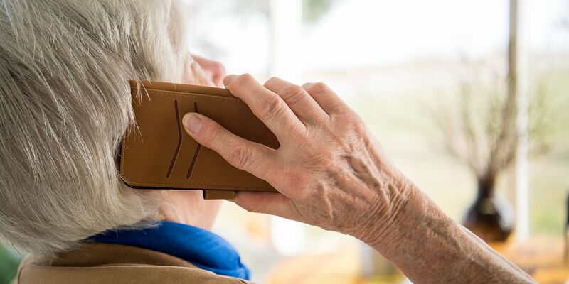 Der Enkeltrick stirbt nicht aus. (Symbolbild) - Foto: Sebastian Gollnow/dpa