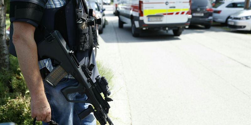 Der Wohnort des Amokläufers wurde durchsucht. - Foto: Erwin Scheriau/APA/dpa