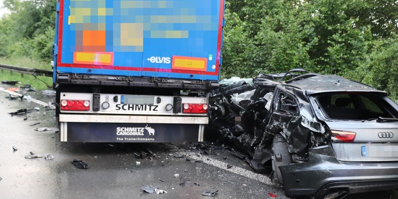 POL-HX: Tödlicher Verkehrsunfall auf der B252 - Straße über mehrere Stunden gesperrt - Foto: presseportal.de