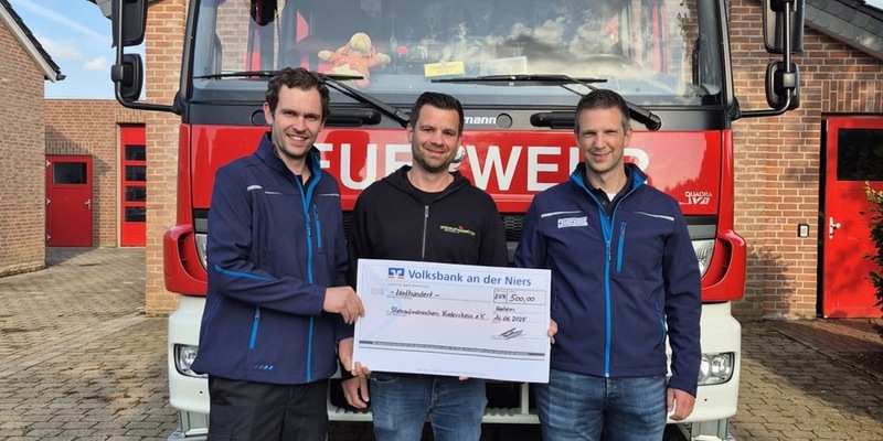 FW Uedem: Löscheinheit Keppeln unterstützt das Stehaufmännchen Niederrhein - Spende für gemeinsame Lichtblicke von betroffenen Familien - Foto: presseportal.de