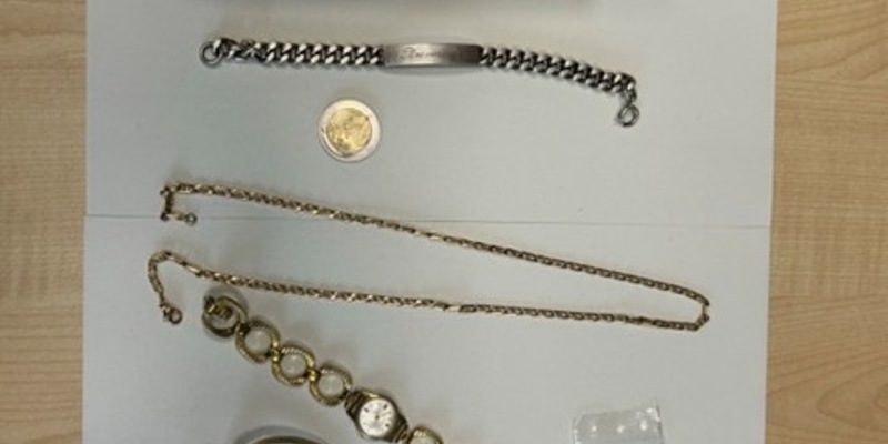 POL-PDLD: Dieb festgenommen - Wer hat Verdächtiges beobachtet oder kann Angaben zu den sichergestellten Gegenständen machen? - Foto: presseportal.de