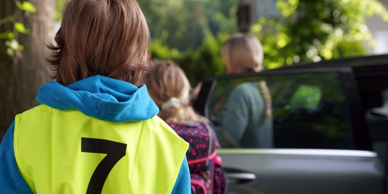 POL-GE: Polizei und Grundschüler verteilen Dank- und Denkzettel an der Velsenschule - Autofahrer mit 67 km/h in 30er-Zone unterwegs - Foto: presseportal.de
