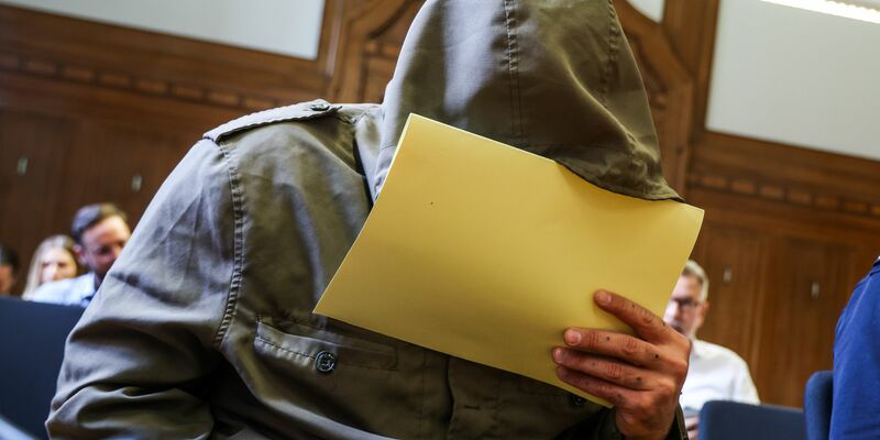 Abu Walaa, verurteilter IS-Terrorist und früherer IS-Statthalter in Deutschland, scheitert mit Klage gegen seine Ausweisung. - Foto: Christoph Reichwein/dpa