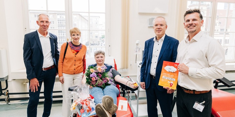 Das Haema-Spendezentrum Leipzig-Markt wird 20 / 20 Jahre Leben retten am Leipziger Markt: Bürgermeisterin Dr. Martina Münch und Jens Lehmann (MdB) gratulieren - Foto: presseportal.de