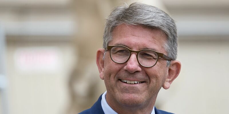 Wolfram Weimer, Staatsminister für Kultur und Medien, ist parteilos, aber nicht ohne politische Verortung. - Foto: Hannes P. Albert/dpa