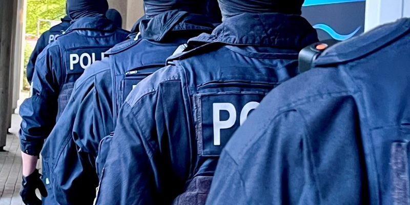 BPOLD-BBS: Urkundenkriminalität - Bundespolizei nimmt Fälscherring in Hamburg hoch und verhaftet vier Bandenmitglieder - Foto: presseportal.de