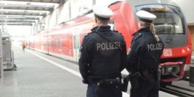 Bundespolizeidirektion München: Haftrichtervorführung - Fahndung nach unbekanntem Exhibitionist - Foto: presseportal.de