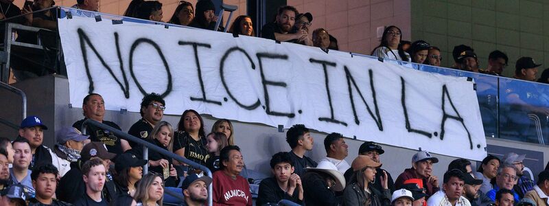 Auch im Fußball regt sich Protest gegen die Trump-Politik. - Foto: Javier Rojas/PI via ZUMA Press Wire/dpa