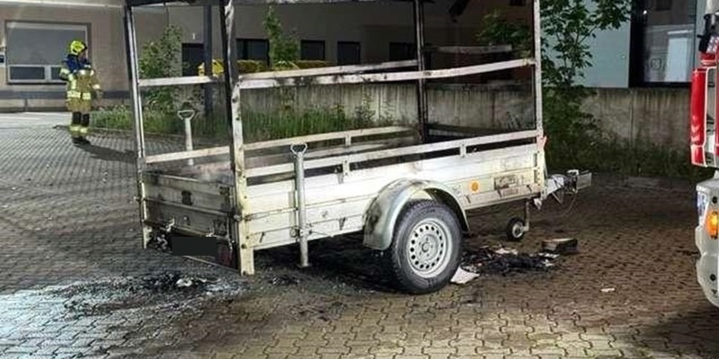 POL-WOB: Anhänger in Brand gesetzt - Polizei sucht Zeugen - Foto: presseportal.de