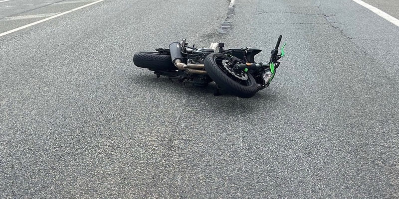 POL-MI: Motorradfahrer und Fußgängerin kollidieren - zwei Personen leichtverletzt - Foto: presseportal.de