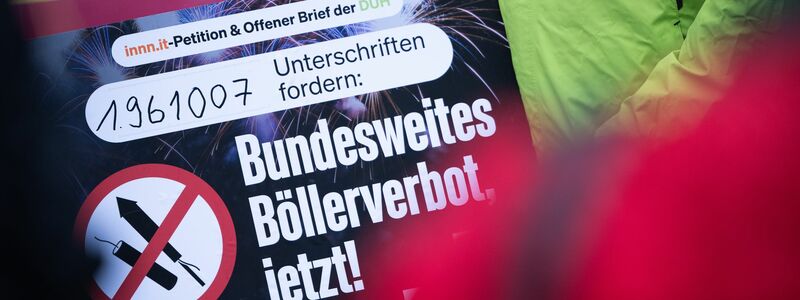Auch Mitglieder der Gewerkschaft der Polizei setzen sich für ein bundesweites Böllerverbot ein. (Archivfoto) - Foto: Sebastian Gollnow/dpa