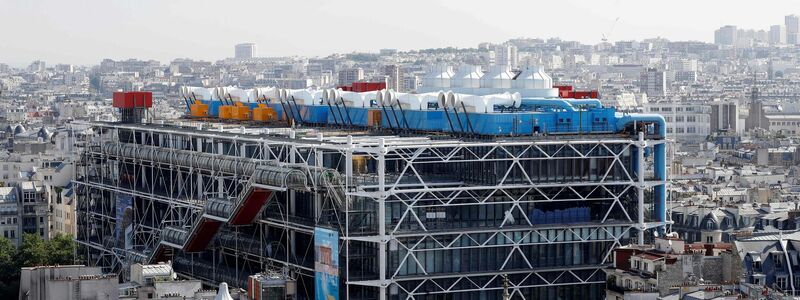 Blick auf das 1977 eröffnete Centre Pompidou in Paris. Das Museum schließt Ende 2025 wegen Renovierung bis voraussichtlich 2030. Die Arbeiten umfassen unter anderem die Entfernung von Asbest und die Installation neuer Aufzüge. - Foto: Francois Guillot/AFP/dpa