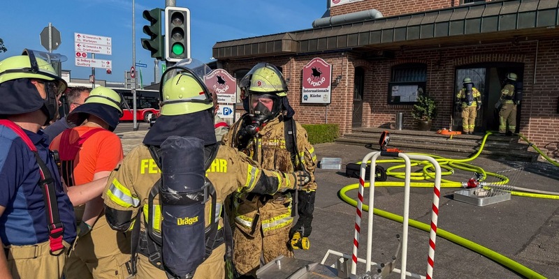 FW-KLE: Fettbrand im Kamin führt zu Großeinsatz in Klever Steakhouse - Foto: presseportal.de