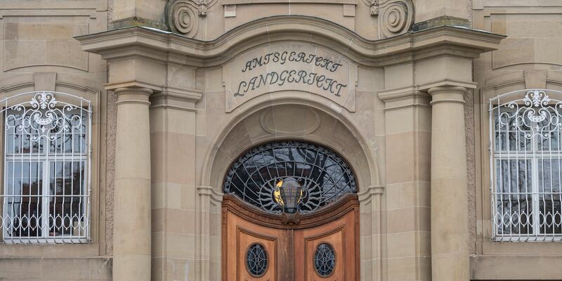 Ein Jugendlicher soll auf seinen Freund geschossen haben. Jetzt steht er vor Gericht. (Archivbild) - Foto: Silas Stein/dpa