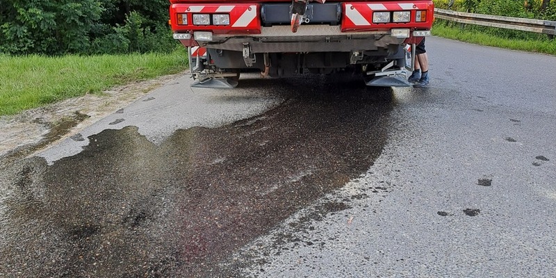FW Stockach: G1 Ölspur außerorts - Foto: presseportal.de