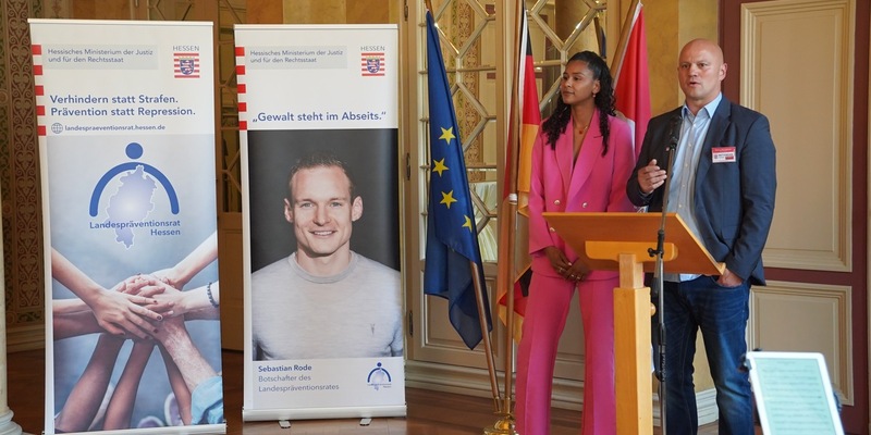 POL-KS: 'Love always wins' erhält besondere Anerkennung beim 14. Hessischen Präventionspreis - Foto: presseportal.de