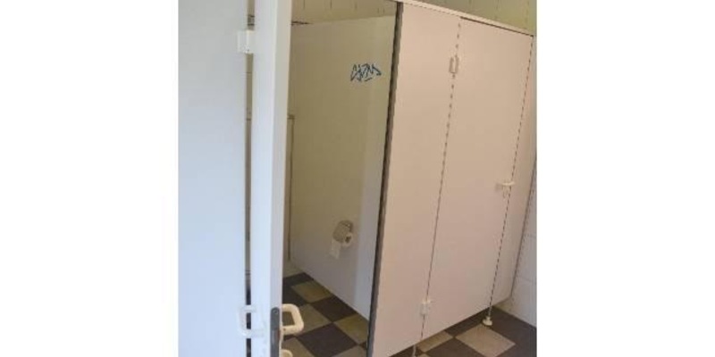POL-EL: Lathen - Toilette durch SV Meppen-Tags beschädigt - Zeugen gesucht - Foto: presseportal.de