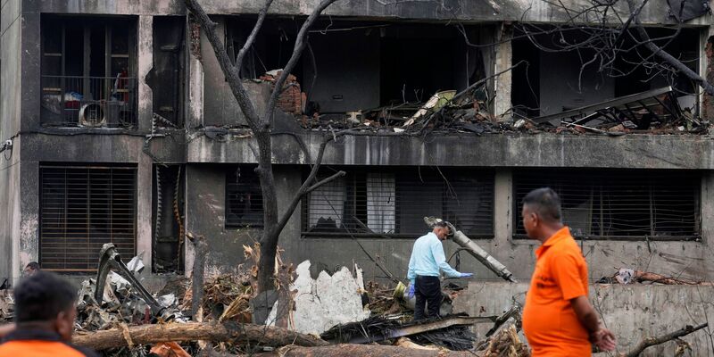 Von der Regierung wurden bisher keine offiziellen Totenzahlen genannt. - Foto: Rafiq Maqbool/AP/dpa